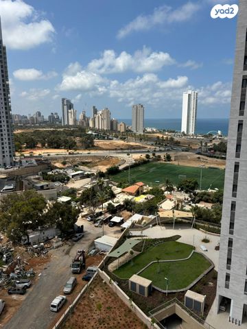 דירה, אמנון ליפקין שחק, נוף הטיילת, נתניה