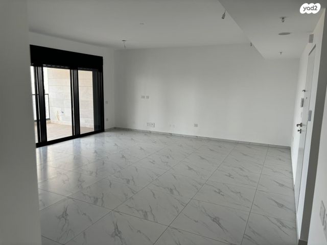 אמנון ליפקין שחק 