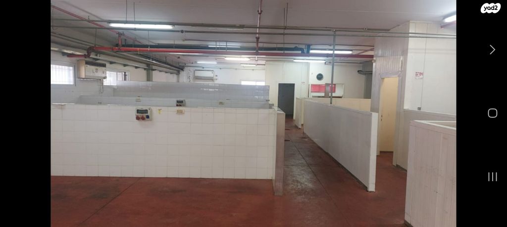 מבני תעשיה, מפעלי נחם הר טוב