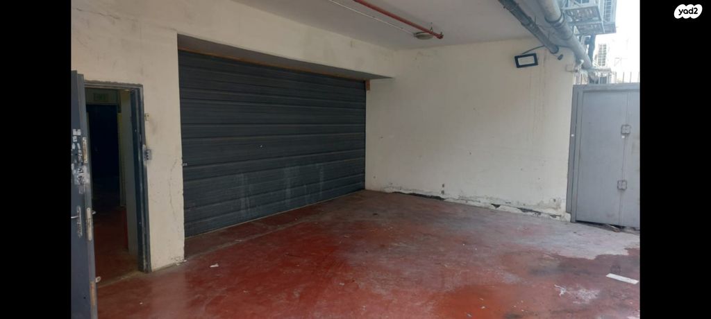 מבני תעשיה, מפעלי נחם הר טוב