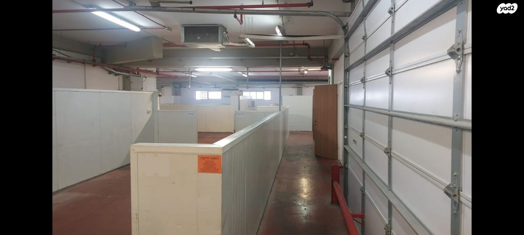 מבני תעשיה, מפעלי נחם הר טוב