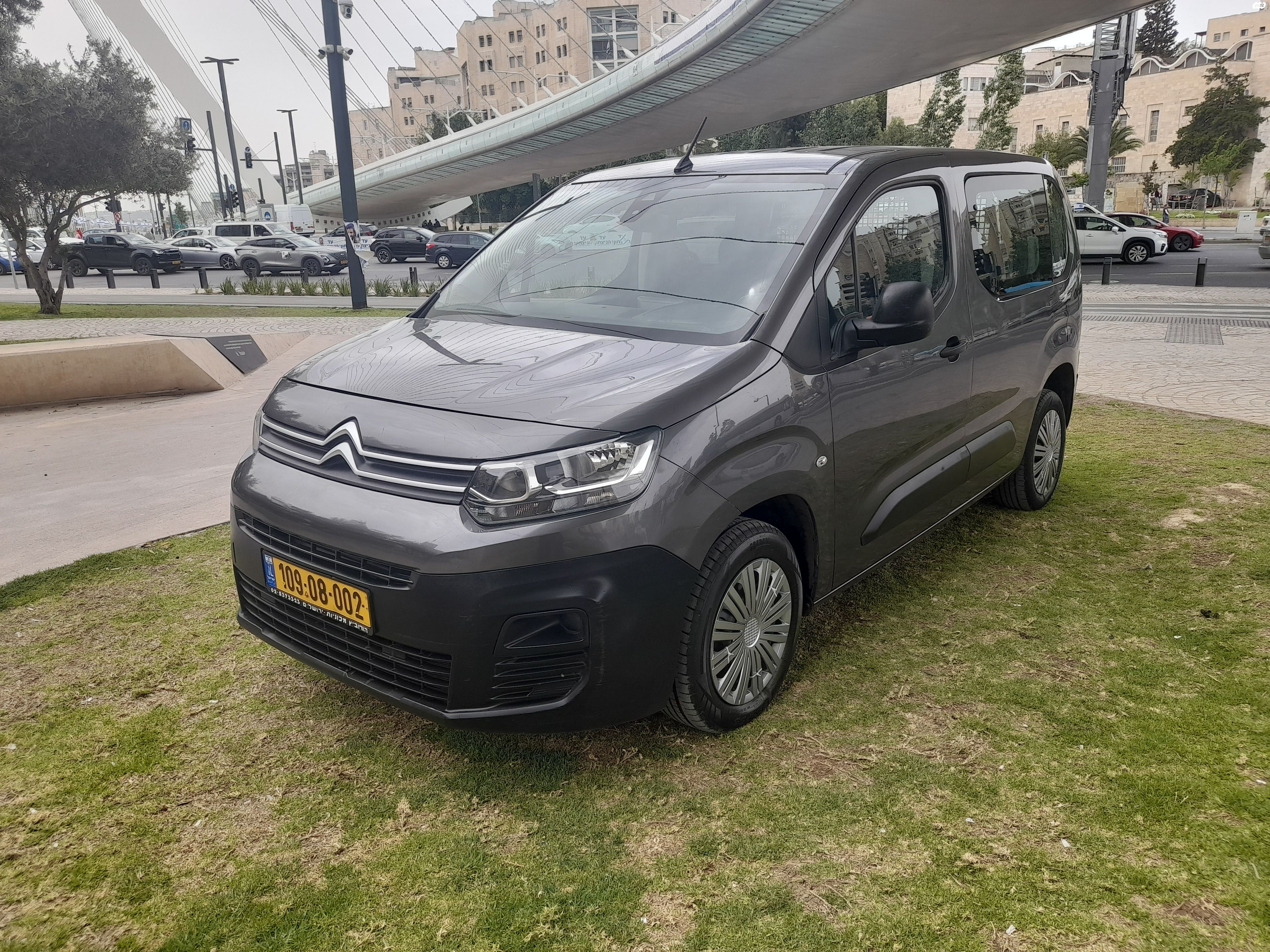 מודעת רכב סיטרואן ברלינגו