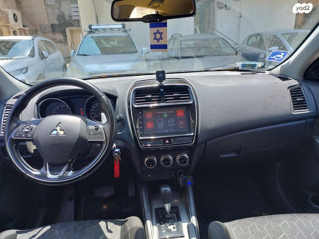 מודעת רכב מיצובישי ASX