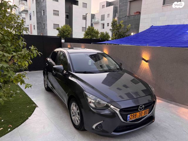 מודעת רכב מאזדה 2