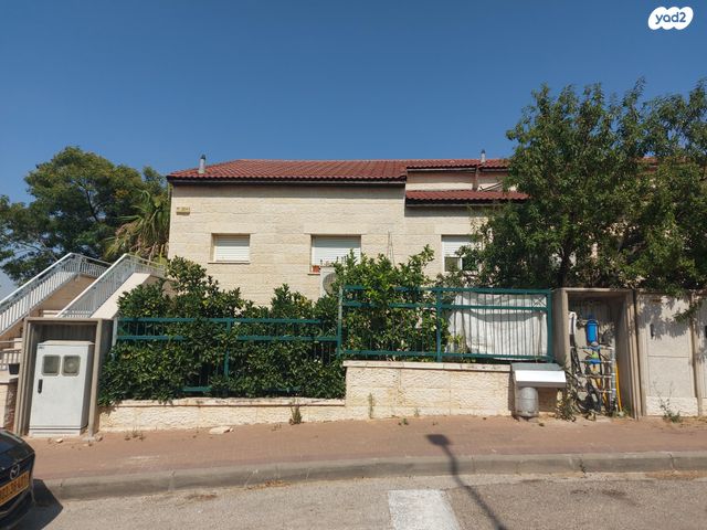 אפיקי מים 300