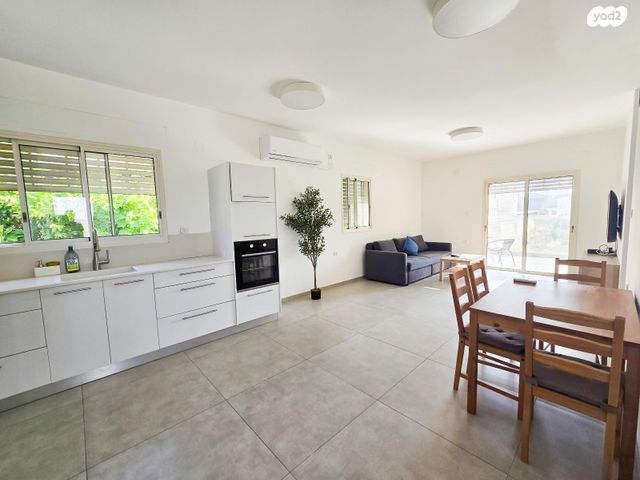 גג/ פנטהאוז, אשרת