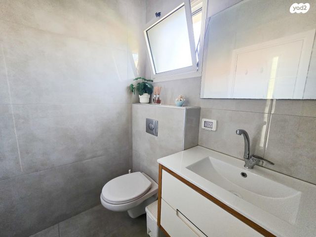 גג/ פנטהאוז, אשרת