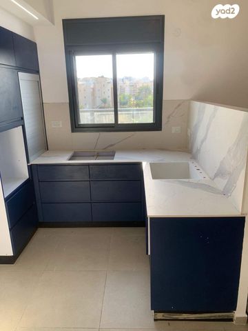 גג/ פנטהאוז, הסתוונית 1, כפר גנים א, פתח תקווה