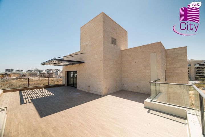 גג/ פנטהאוז, מודיעין מכבים רעות