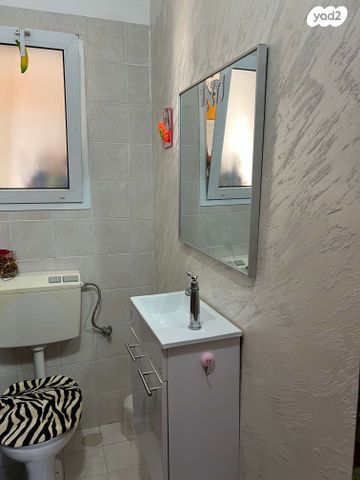 דירה, נעורים, ראשון לציון