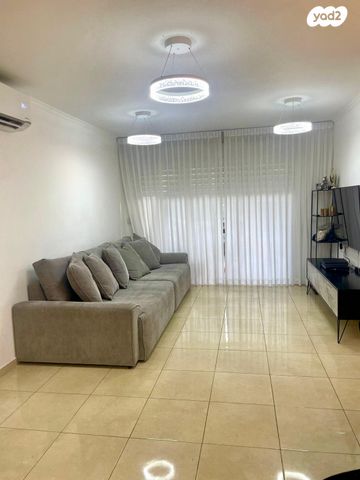 אהרון בוגנים 8