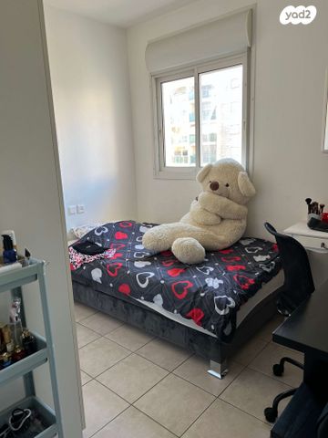 דירה, נעורים, ראשון לציון