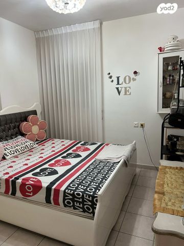 דירה, נעורים, ראשון לציון