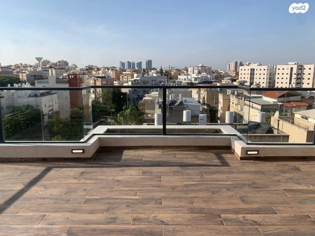 גג/ פנטהאוז, הסתוונית 1, כפר גנים א, פתח תקווה