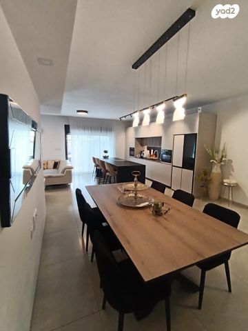 דירת גן, מבצע אנטבה, שמעון פרס/ האצטדיון, נהריה