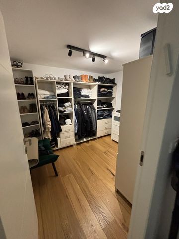 דו משפחתי, אברהם קופלמן, נווה עוז, פתח תקווה