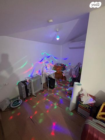 דו משפחתי, אברהם קופלמן, נווה עוז, פתח תקווה