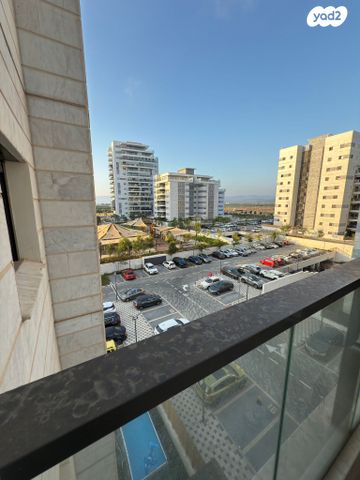 דירה, חיים לבב, יצחק שמיר, נהריה