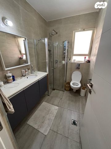 דו משפחתי, אברהם קופלמן, נווה עוז, פתח תקווה