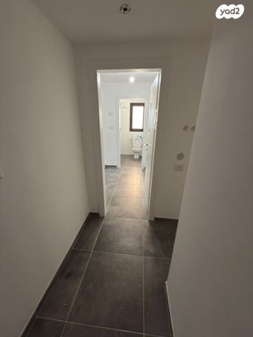 דירה, חיים לבב, יצחק שמיר, נהריה