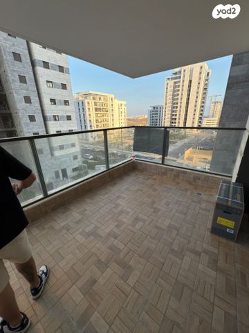 דירה, חיים לבב, יצחק שמיר, נהריה