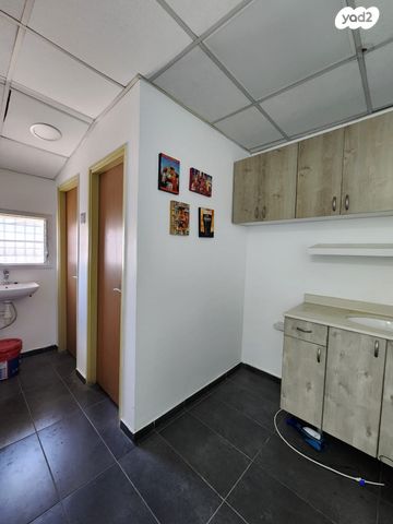 חנויות/ שטח מסחרי, כפר סבא