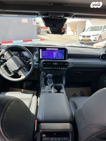 טויוטה לנד קרוזר