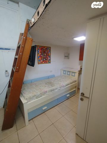 סטודיו/ לופט, השיטה 4, כפר אדומים