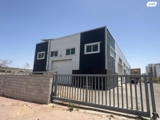 הבנאים 15
