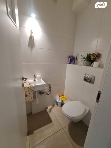 דירה, הרב יעקב טראב, עזרא, הארגזים, תל אביב יפו