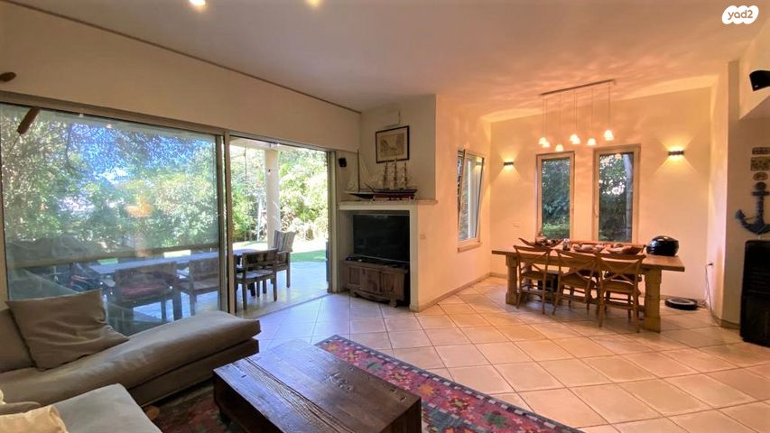 בית פרטי/ קוטג', מתחם 19 - 20 (מתחם הפרחים), הוד השרון