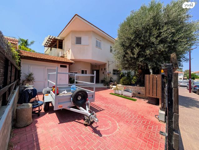 בית פרטי/ קוטג', פרדסיה