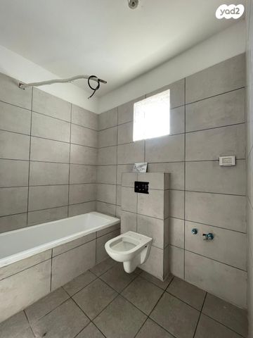 דירה, שער ציון 10, קרית שרת מערב, חולון