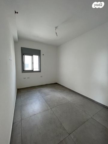 דירה, שער ציון 10, קרית שרת מערב, חולון