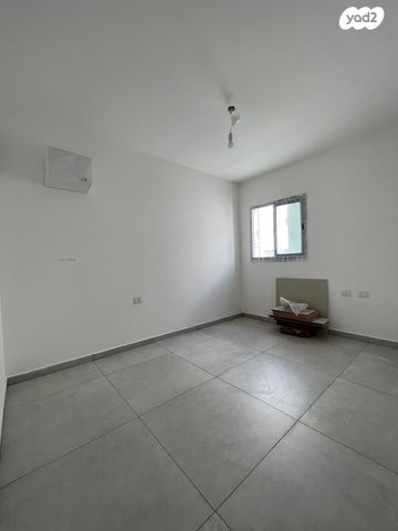 דירה, שער ציון 10, קרית שרת מערב, חולון