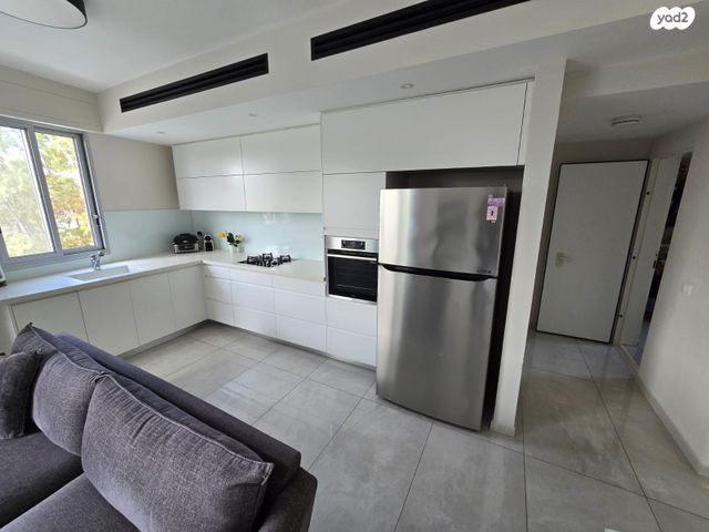 דירה, יאנוש קורצ'אק, עג'מי, גבעת העליה, תל אביב יפו