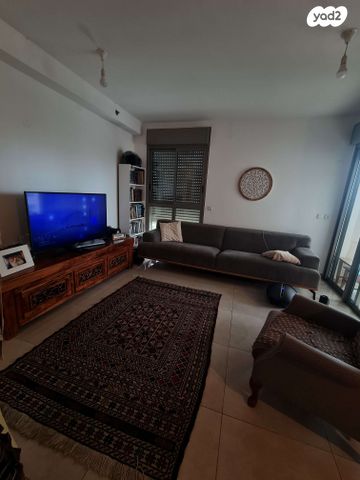 דירה, הרב יעקב טראב, עזרא, הארגזים, תל אביב יפו