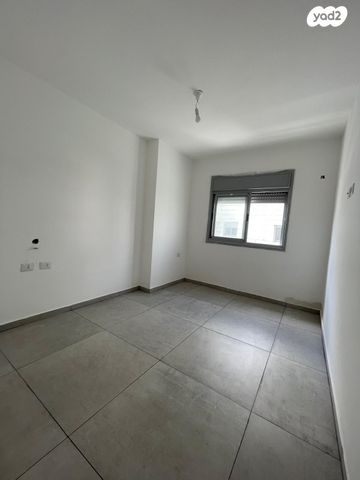 דירה, שער ציון 10, קרית שרת מערב, חולון