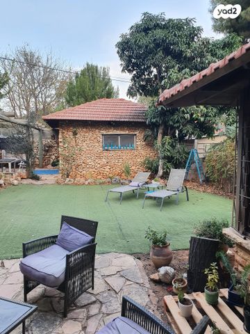 דו משפחתי, נווה מגן, רמת השרון