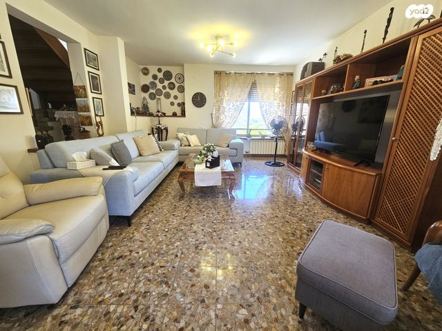 דו משפחתי, גבעת מכוש, כרמיאל