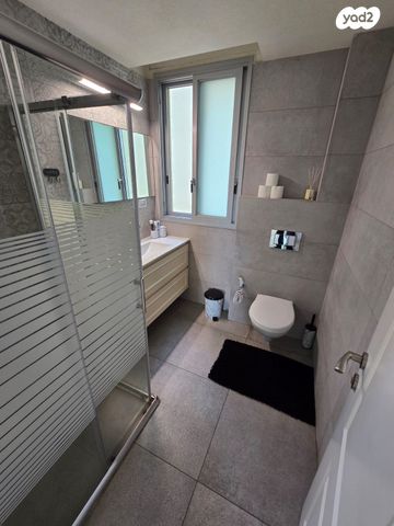 דירה, יאנוש קורצ'אק, עג'מי, גבעת העליה, תל אביב יפו