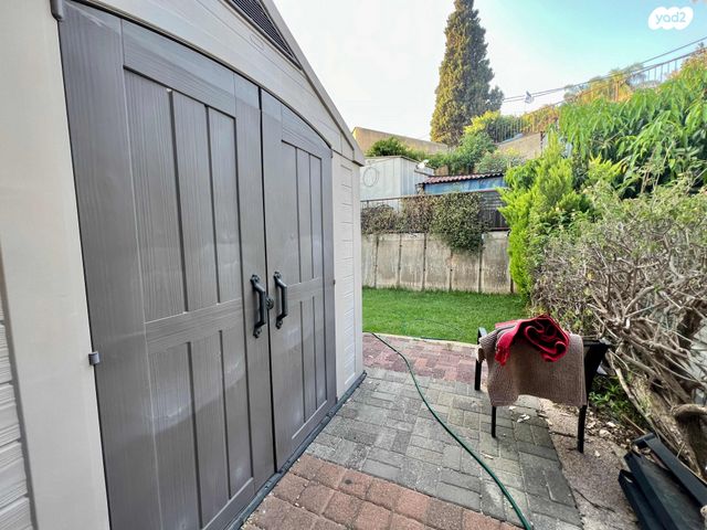 דו משפחתי, אלפי מנשה