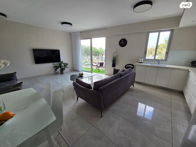 דירה, יאנוש קורצ'אק, עג'מי, גבעת העליה, תל אביב יפו