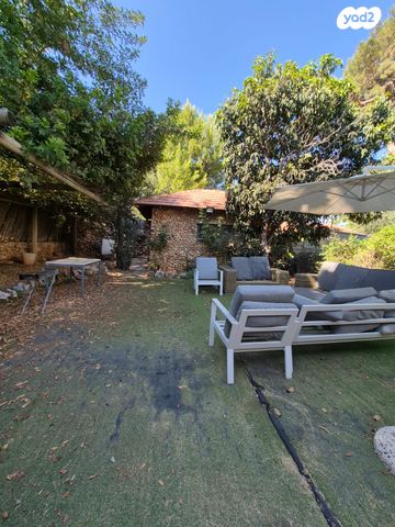 דו משפחתי, נווה מגן, רמת השרון