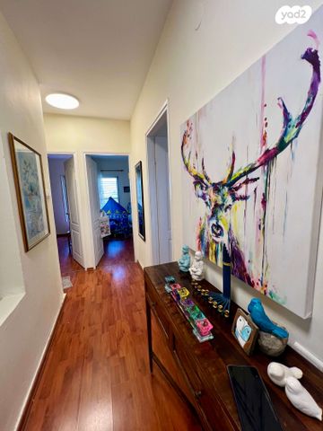 דו משפחתי, אלפי מנשה