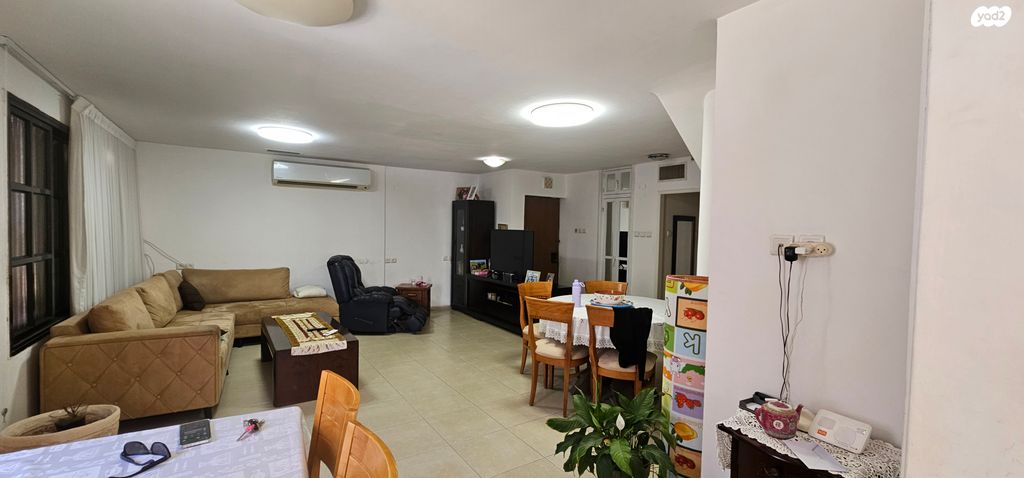 דירה, הניצחון, שעריה, פתח תקווה