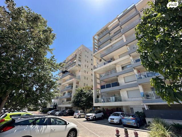 שושנה דמארי 