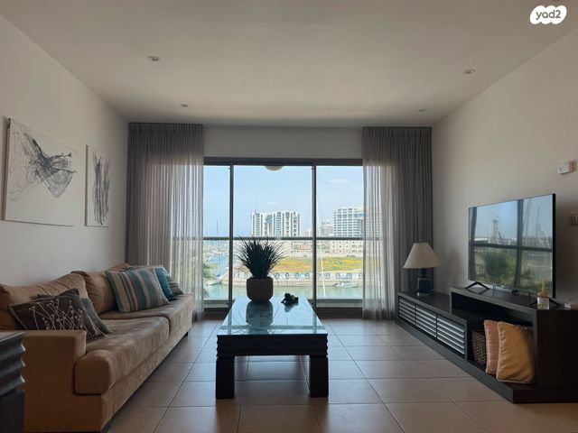 דירה, הרצליה