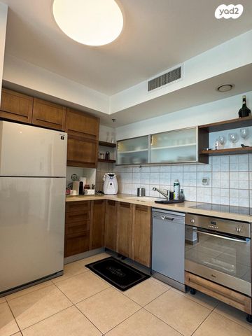 דירה, הרצליה