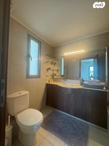 דירה, הרצליה